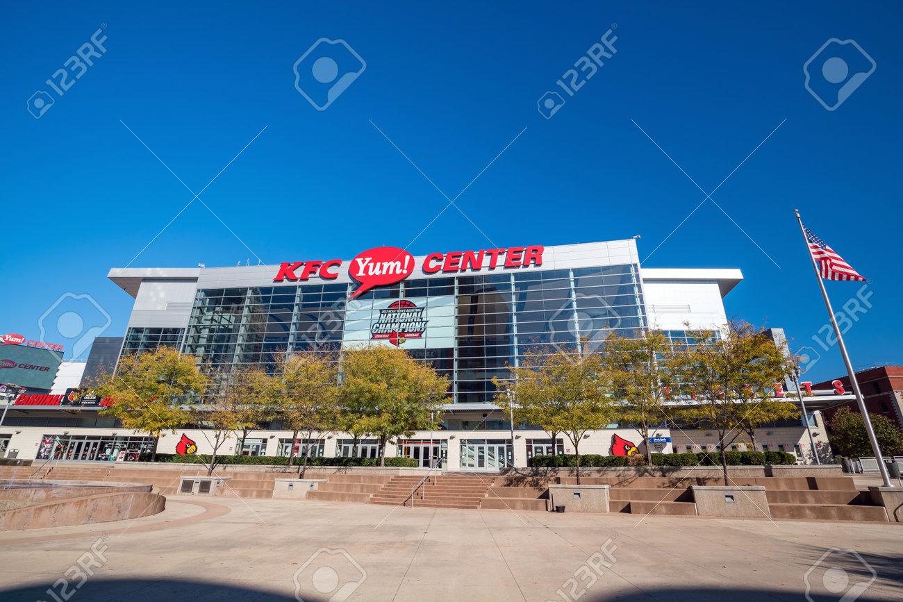 ルイビル ケンタッキー州 アメリカ合衆国 11 月 9 日 Kfc ヤム 写真センターは 16 年 11 月 9 日にルイビル大学バスケット ボール チームに家 の写真素材 画像素材 Image