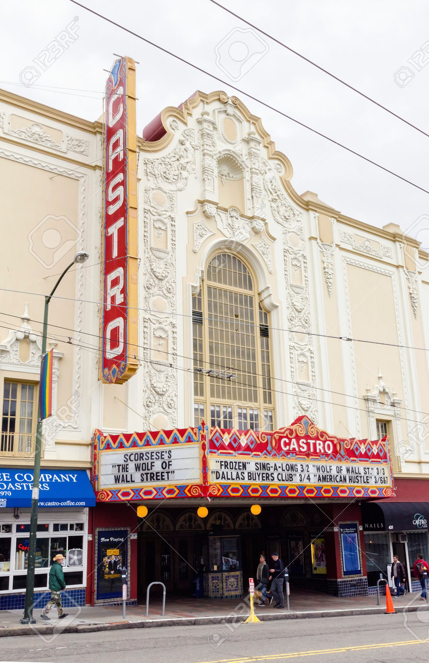 アメリカ合衆国カリフォルニア州 サン Francisco 歴史建造物および 1 つのスクリーンの映画館でカストロ劇場 華やかなスペイン植民地時代のバロック建築 Lgbt のコミュニティのネオン の写真素材 画像素材 Image