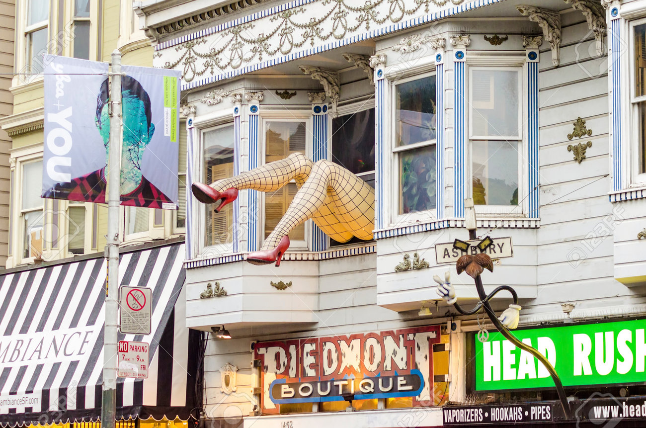 ヘイト アシュベリー地区の San Francisco カリフォルニア州 アメリカ合衆国 ヒッピー エリア 店の窓から網タイツと赤いスチレットヒールの靴を着て大きな足と彫刻の様子 の写真素材 画像素材 Image ヘイト アシュベリー地区の San Francisco カリフォルニア州 アメリカ合衆国 ヒッピー エリア 店の窓から網タイツと赤いスチレットヒールの靴を着て大きな足と彫刻の様子 の写真素材 画像素材 Image