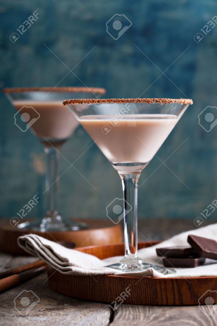 チョコレート クリーム ウォッカから作られたチョコレート マティーニ カクテル の写真素材 画像素材 Image