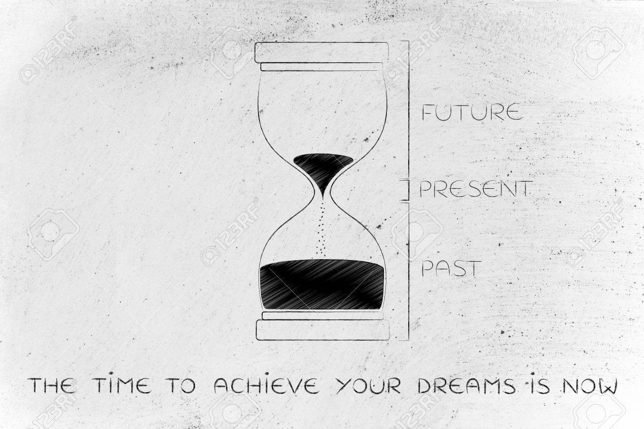 꿈을 이룰 수있는 시간은 지금입니다 : 과거, 현재, 미래 캡션이있는 모래 시계, 시간 관리와 삶의 개념을 최대한 누리십시오. 로열티  무료 사진, 그림, 이미지 그리고 스톡포토그래피. Image 56223838