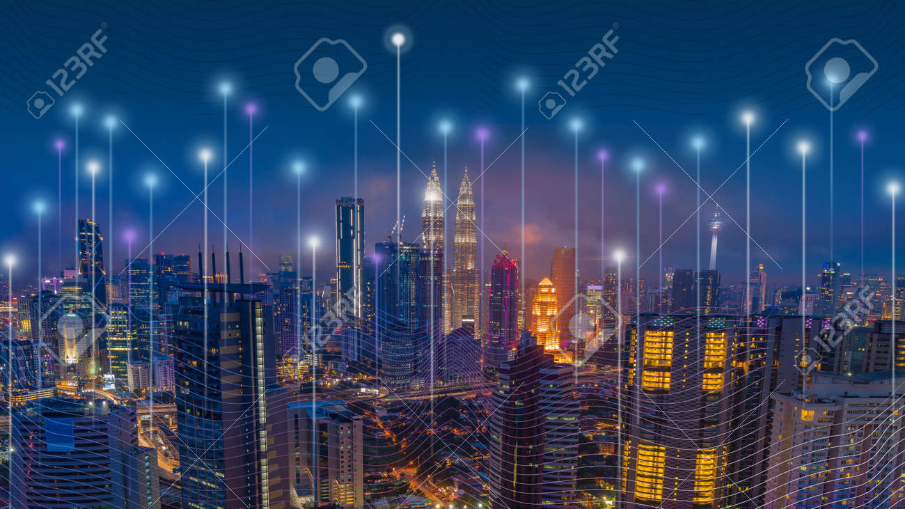Concept de ville intelligente et de réseau de communication pour la 5g, l'internet des objets iot, le big data, la connexion rapide sans fil, la réalité augmentée et intelligente. fond de technologie de paysage urbain - 168656487 Concept de ville intelligente et de réseau de communication pour la 5g, l'internet des objets iot, le big data, la connexion rapide sans fil, la réalité augmentée et intelligente. fond de technologie de paysage urbain - 168656487