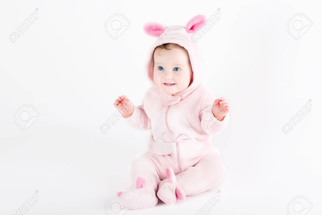 Bebe Drole Mignon Habille Comme Un Lapin De Paques Banque D Images Et Photos Libres De Droits Image