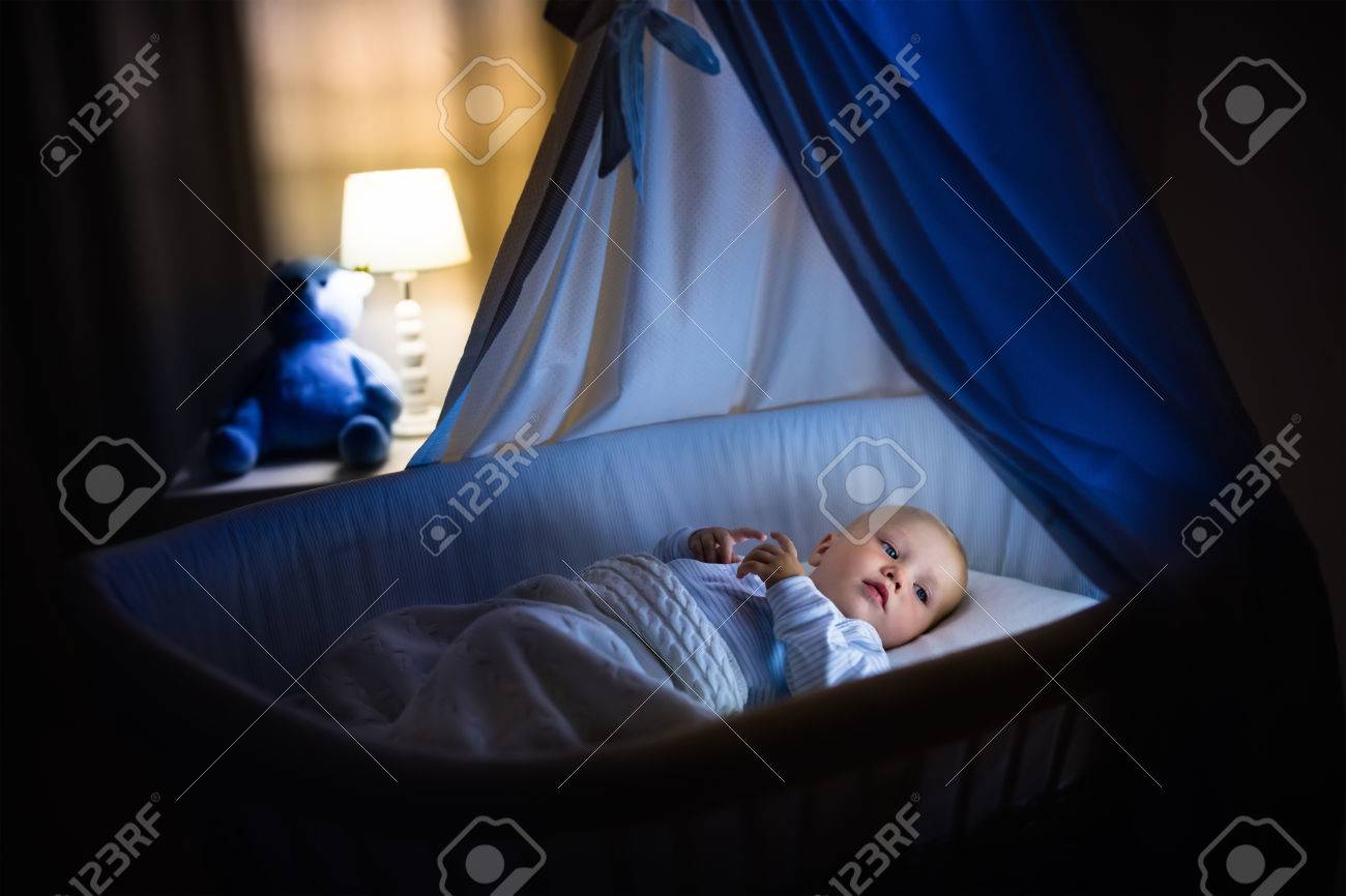 bassinet with full canopy