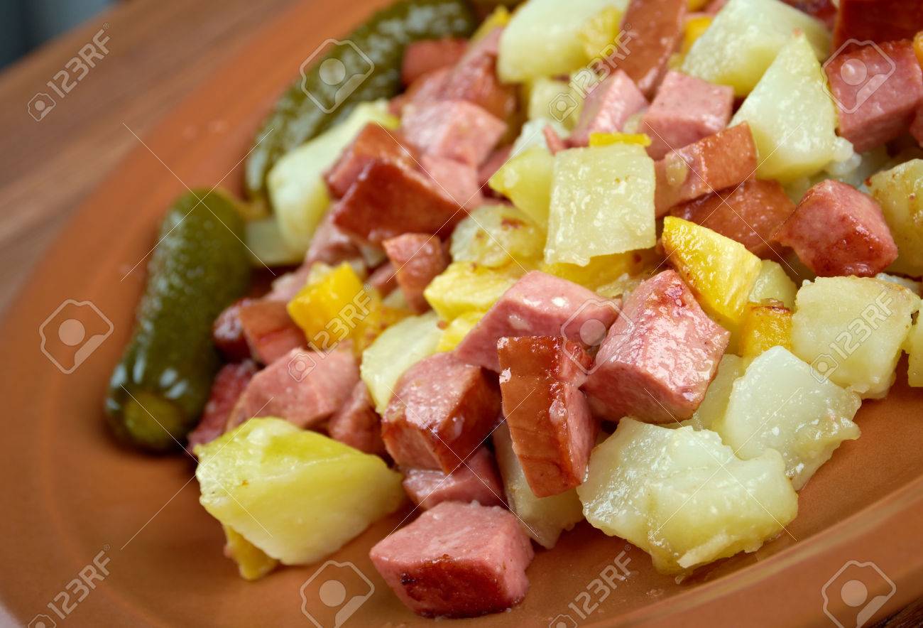 Pyttipanna 用語 パンに小さな作品 は スウェーデン語です スウェーデン ノルウェー フィンランド デンマーク どこそれは名前 Biksemad クマの一緒に混合されている食べ物という意味で人気のある料理です の写真素材 画像素材 Image