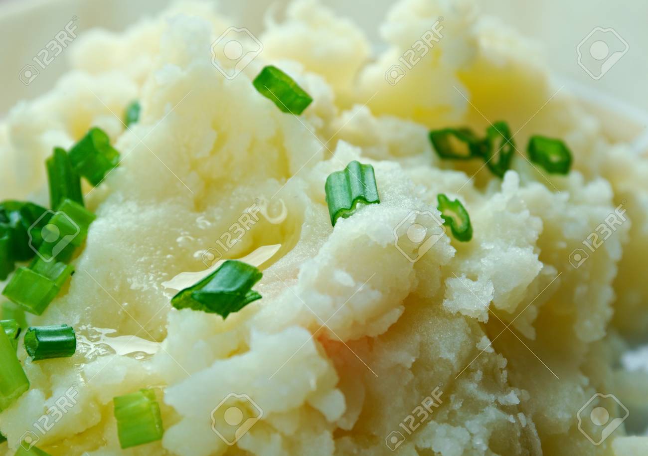 チャンプ アイルランド Dish Mashed ジャガイモとバターと牛乳春玉ねぎのみじん切り の写真素材 画像素材 Image 35721107