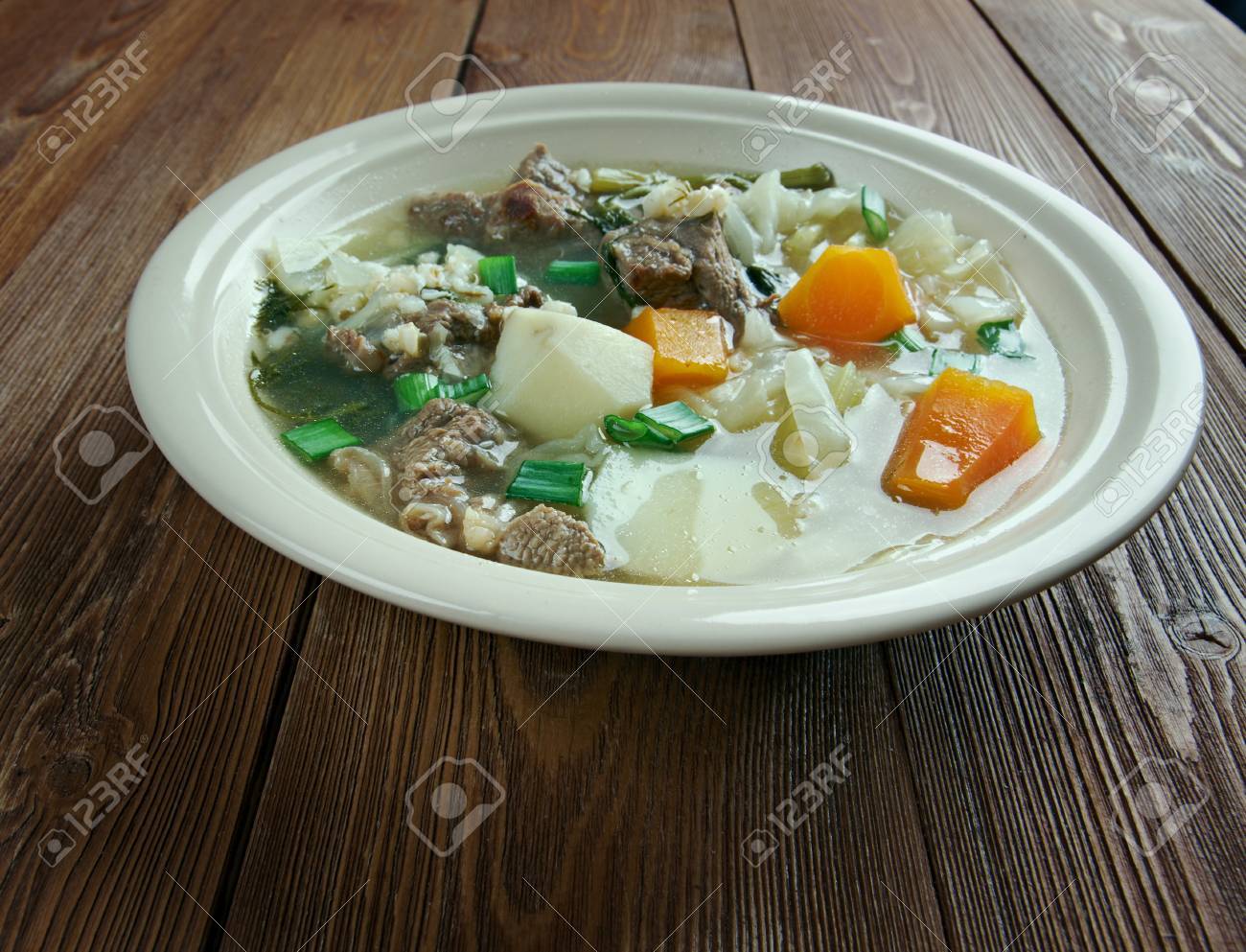 Hairst ブリー ラム肉の古典的な心のこもったスープの収穫 Broth Traditional スコットランドのレシピは 秋野菜を混合しました の写真素材 画像素材 Image