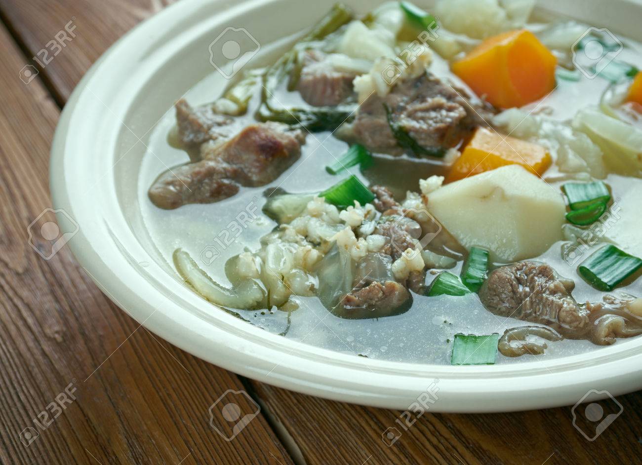 Hairst ブリー ラム肉の古典的な心のこもったスープの収穫 Broth Traditional スコットランドのレシピは 秋野菜を混合しました の写真素材 画像素材 Image