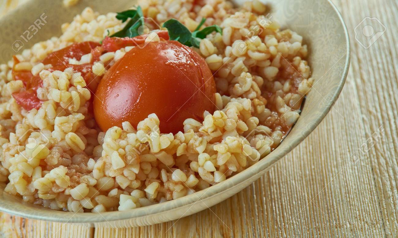 Burghul Banadoura - Lebanese Middleeastern Cracked Wheat With Tomatoes  正版图像123RF中国- 高质量免版税图像库. Image 75053676