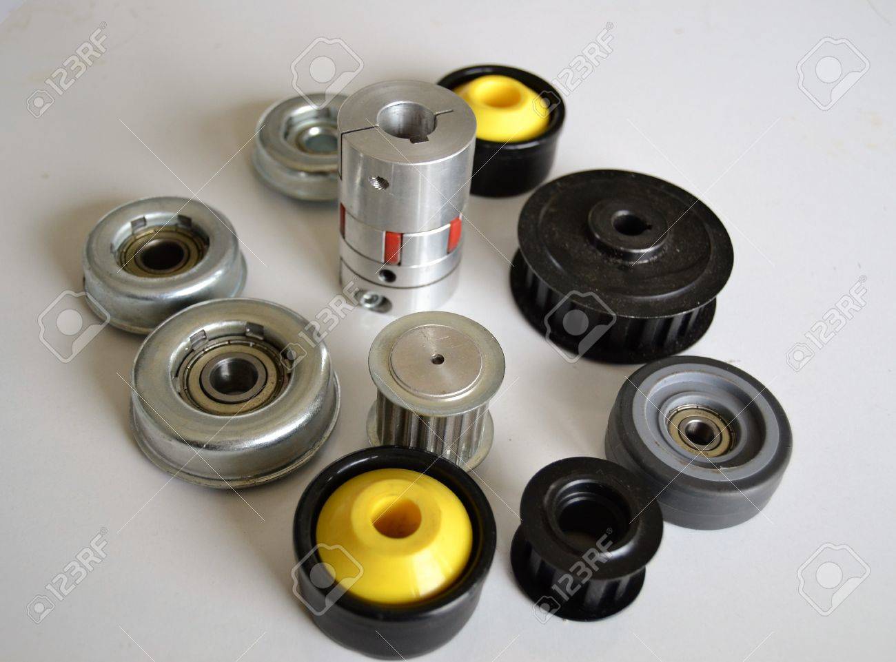 Rodamientos Mecánicos, Montaje Del Transportador Rodillos Fotos, Retratos, Imágenes Y Fotografía De Archivo Libres Derecho. Image