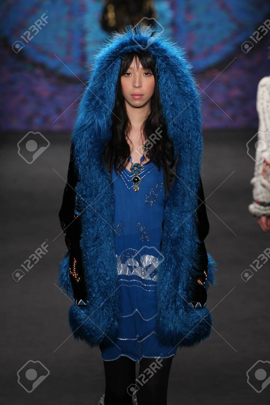ニューヨーク ニューヨーク 2 月 18 日 モデル Issa リッシュ散歩 Mbfw 秋 15 15 年 2 月 18 日ニューヨークのリンカーン センターで中にアナスイ ファッションの滑走路を表示 の写真素材 画像素材 Image ニューヨーク ニューヨーク 2 月 18 日 モデル Issa リッシュ散歩 Mbfw 秋 15 15 年 2 月 18 日ニューヨークのリンカーン センターで中にアナスイ ファッションの滑走路を表示 の写真素材 画像素材 Image