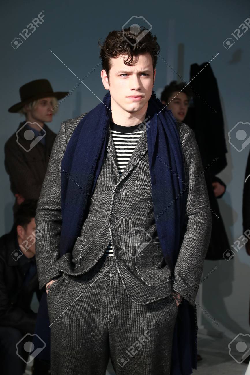 ニューヨーク ニューヨーク 2 月 1 日 モデル ポーズ Krammer Stoudt プレゼンテーション ニューヨーク ファッション週メンズ秋冬 16 インドゥストリア スーパーで 16 年 2 月 1 日にニューヨーク市で中に の写真素材 画像素材 Image