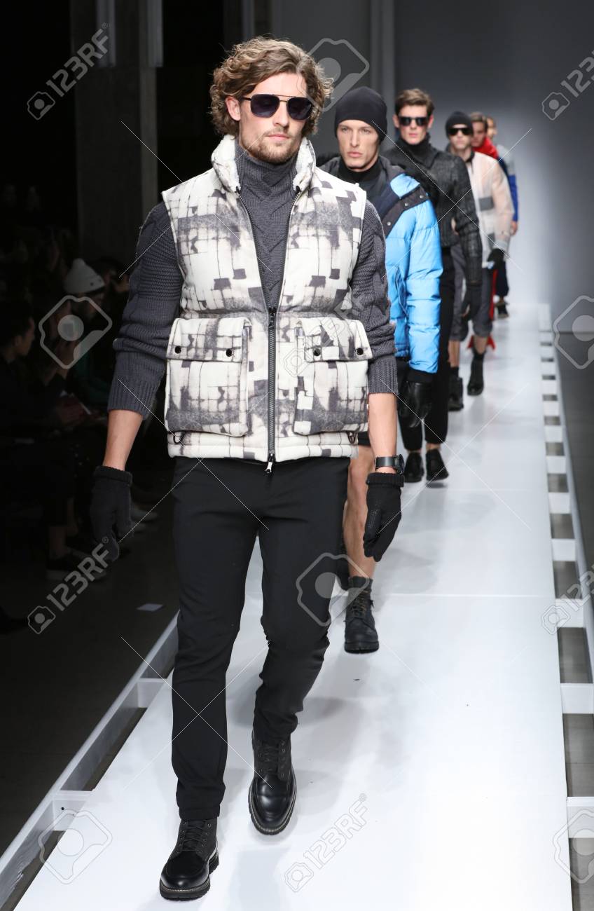 ニューヨーク ニューヨーク 2 月 2 日 モデル徒歩ニューヨーク週メンズ秋冬 16 16 年 2 月 2 日ニューヨークでの中にノーティカ メンズ秋 16 ファッションショーでフィナーレ滑走路 の写真素材 画像素材 Image