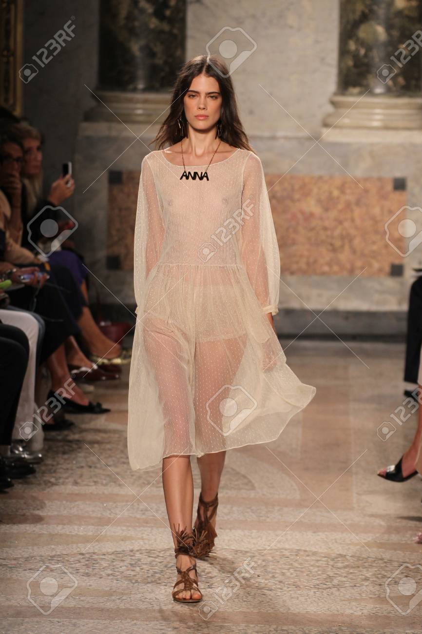 Spring blugirl runway forecast to wear in autumn in 2019 Spring blugirl runway forecast dress for winter in 2019