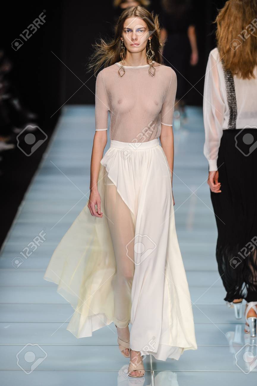 ファッションショー nude 