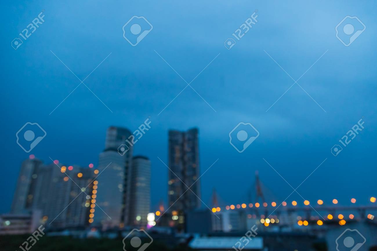 背景のボケ味を持つオフィスビルのぼかし の写真素材 画像素材 Image 背景のボケ味を持つオフィスビルのぼかし の写真素材 画像素材 Image
