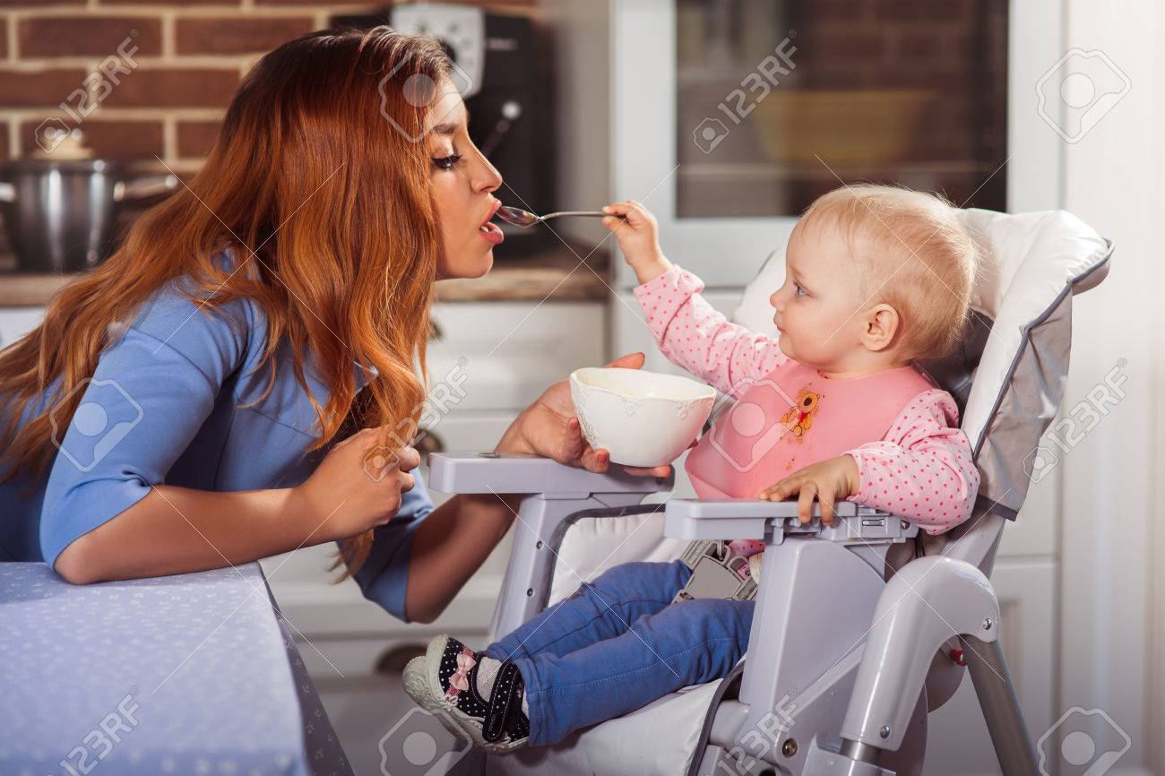 baby feeding chair for mother