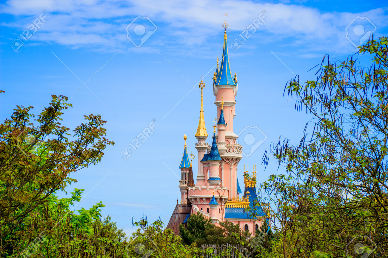 ディズニーランド パリ ユーロディズニー社説で眠っている美城 フォト ストック の写真素材 画像素材 Image