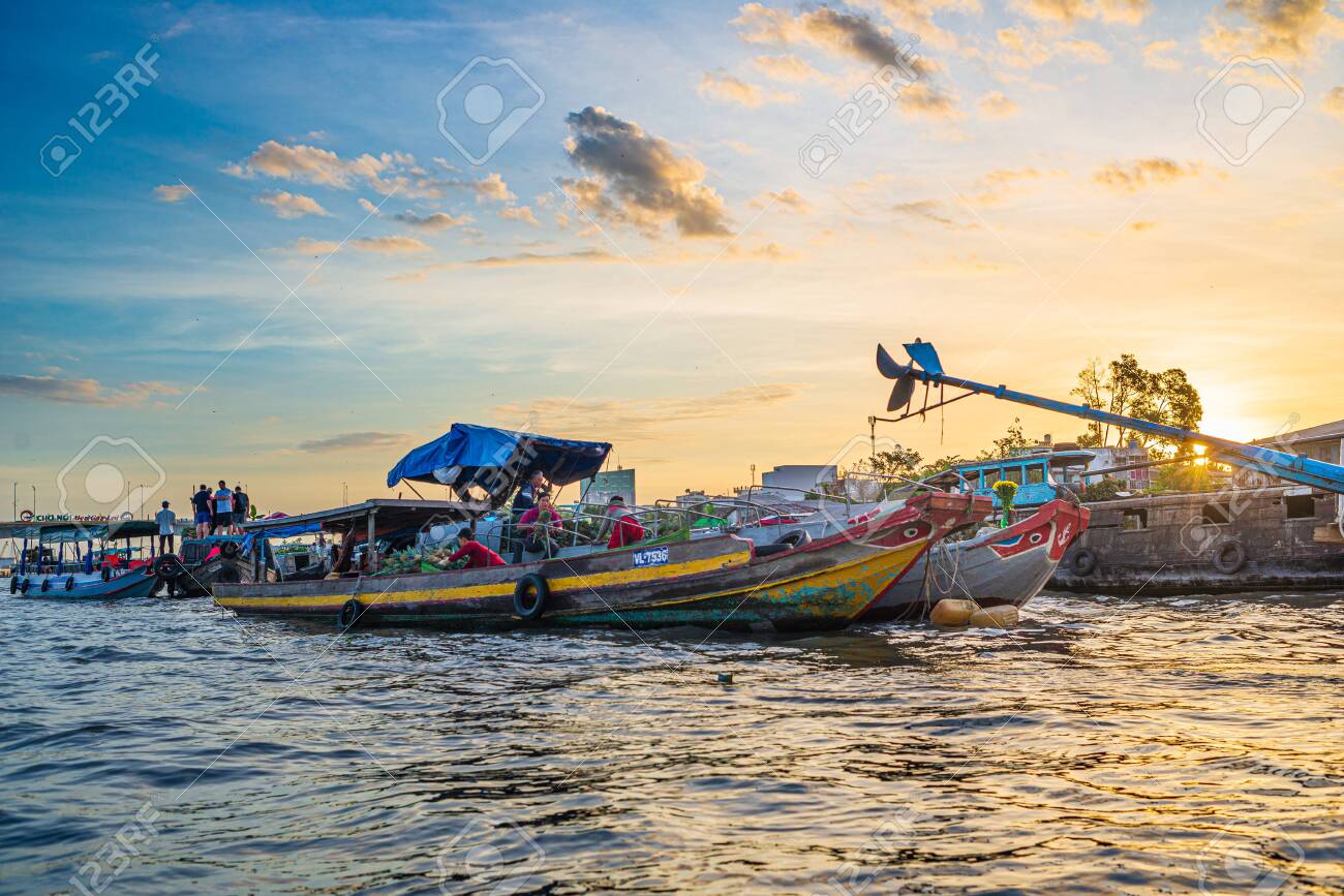 Can Tho Vietnam January 7 2020 Cai Rang Floating Market At Sunrise Boats Selling Wholesale Fruits