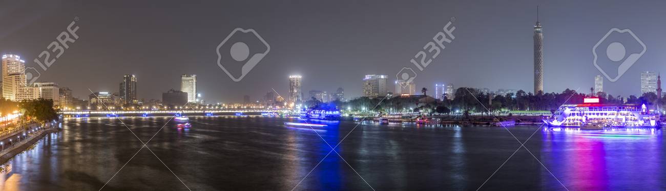 Panoramablick Auf Das Stadtzentrum Von Kairo In Der Nacht Die Kasr El Nile Brucke Und Die Insel Zamalek Mit Seinen Bunten Booten Auf Dem Nil Lizenzfreie Fotos Bilder Und Stock Fotografie Image