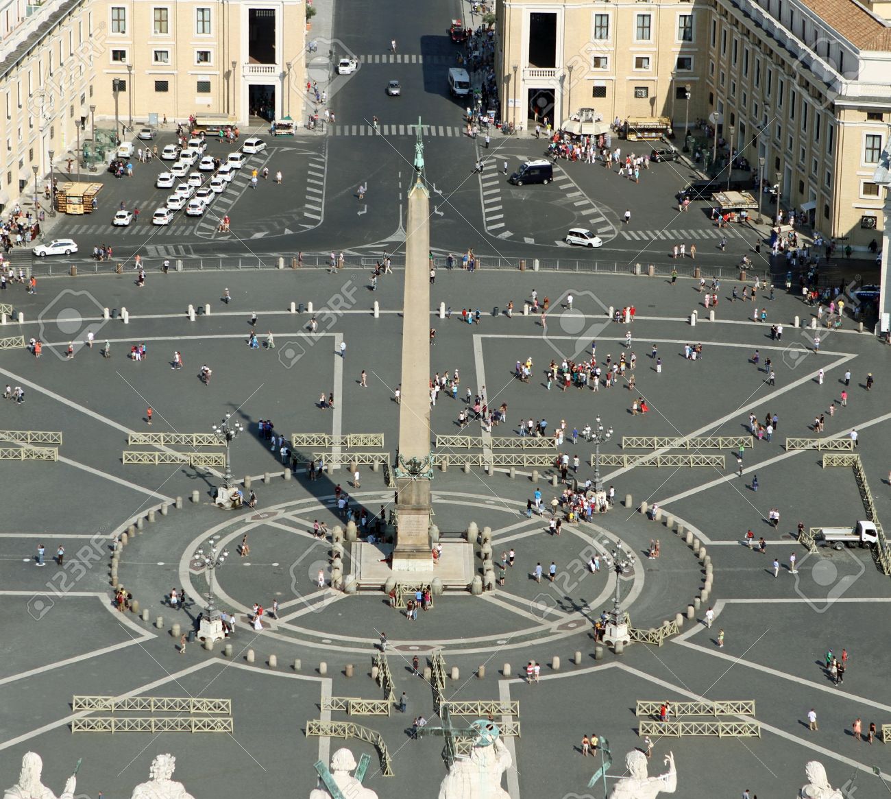 バチカンのオベリスクをサン ピエトロ広場の美しいパノラマの景色 の写真素材 画像素材 Image