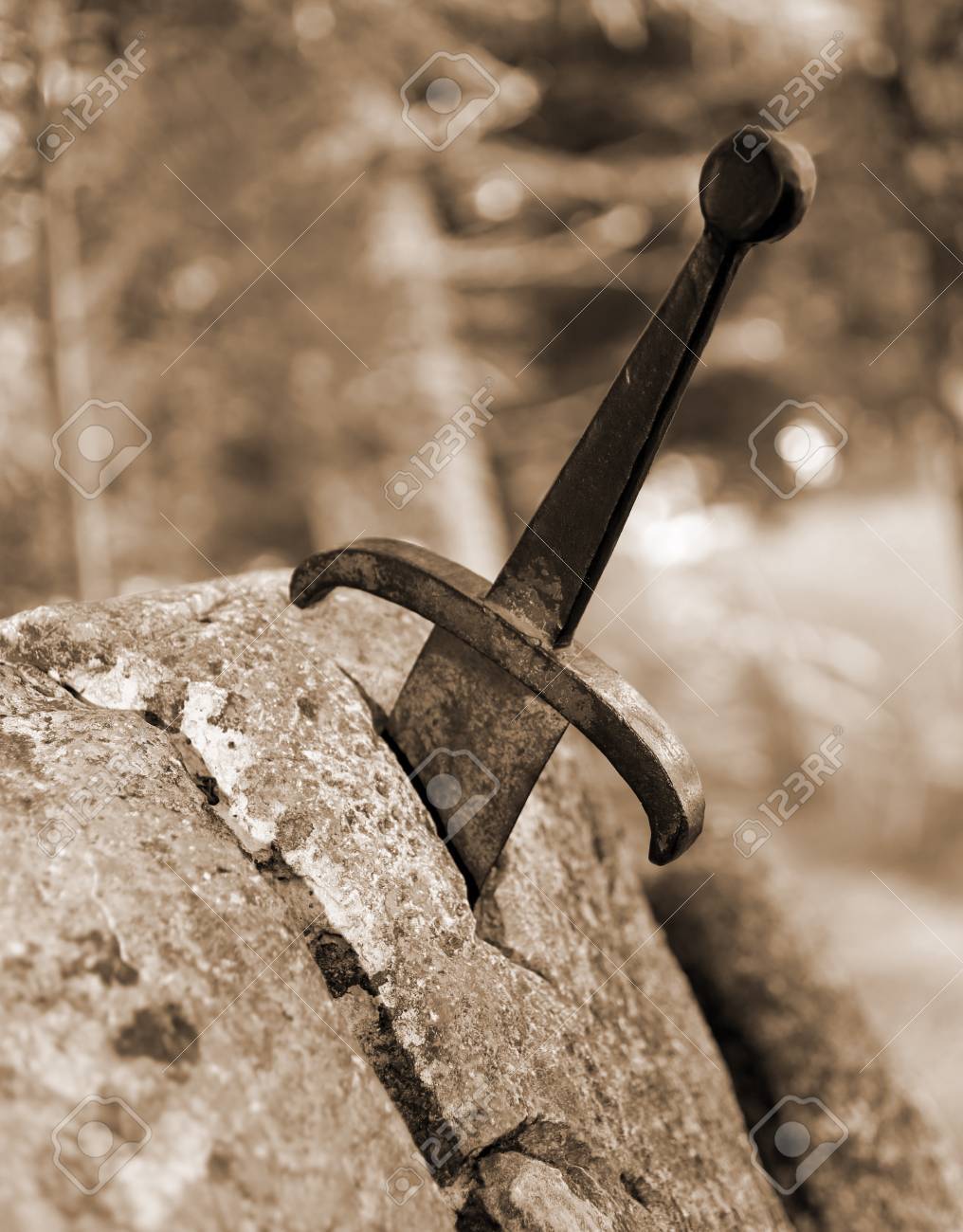 森の王 Arthur の石で有名な剣エクスカリバー の写真素材 画像素材 Image