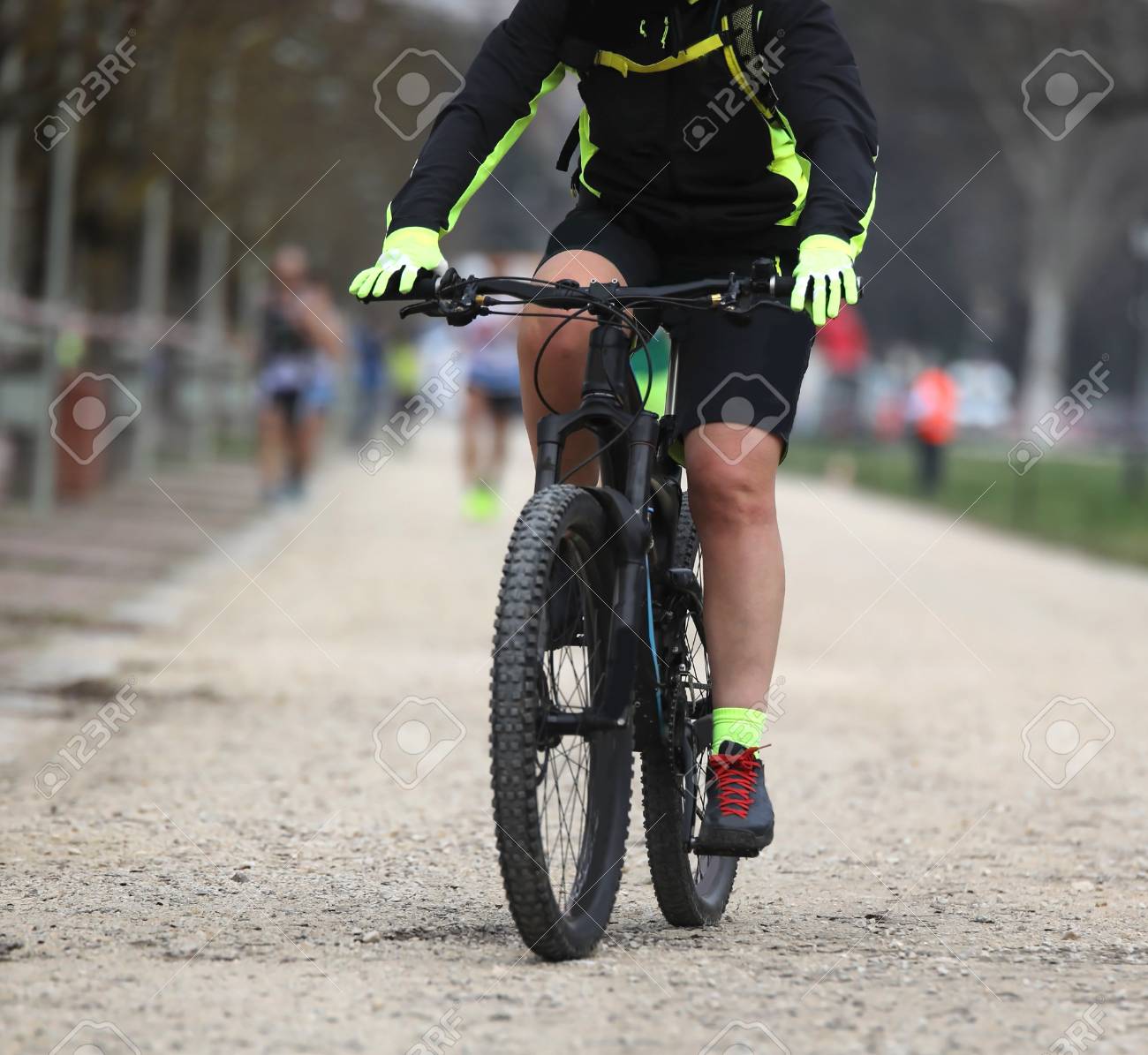 mountain bikes with big wheels