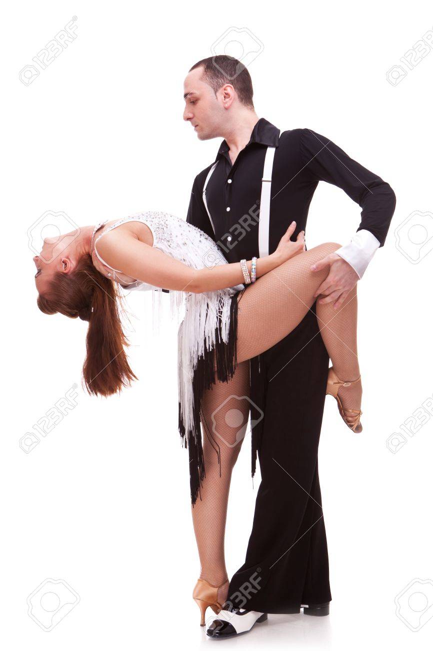 ラテン カップル ダンス ポーズ ラテン系のダンスの彼のパートナーを保持している情熱的な人間移動 白い背景の上 の写真素材 画像素材 Image ラテン カップル ダンス ポーズ ラテン系のダンスの彼のパートナーを保持している情熱的な人間移動 白い背景の上 の写真素材 画像素材 Image