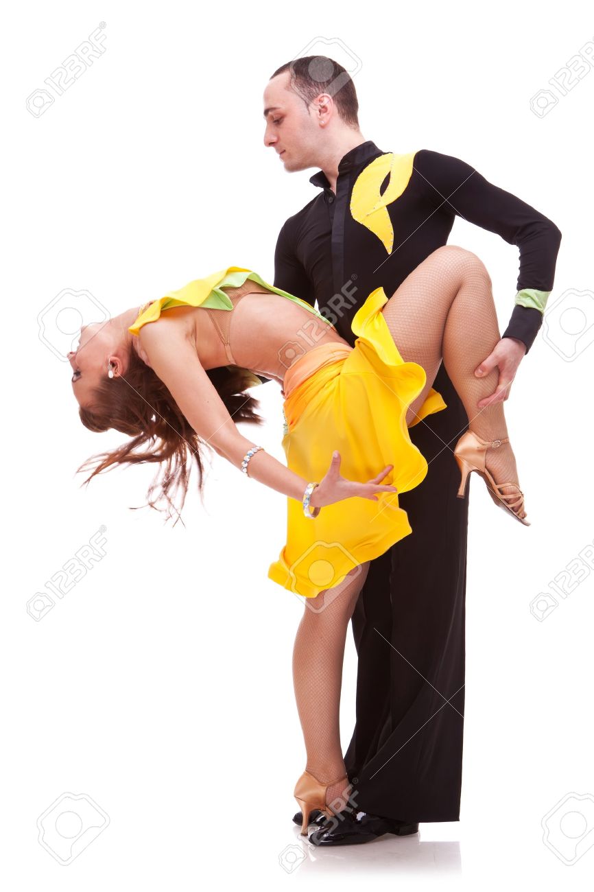 サルサ男性ダンサーの踊りながら前かがみ姿勢で彼のパートナーを保持 の写真素材 画像素材 Image