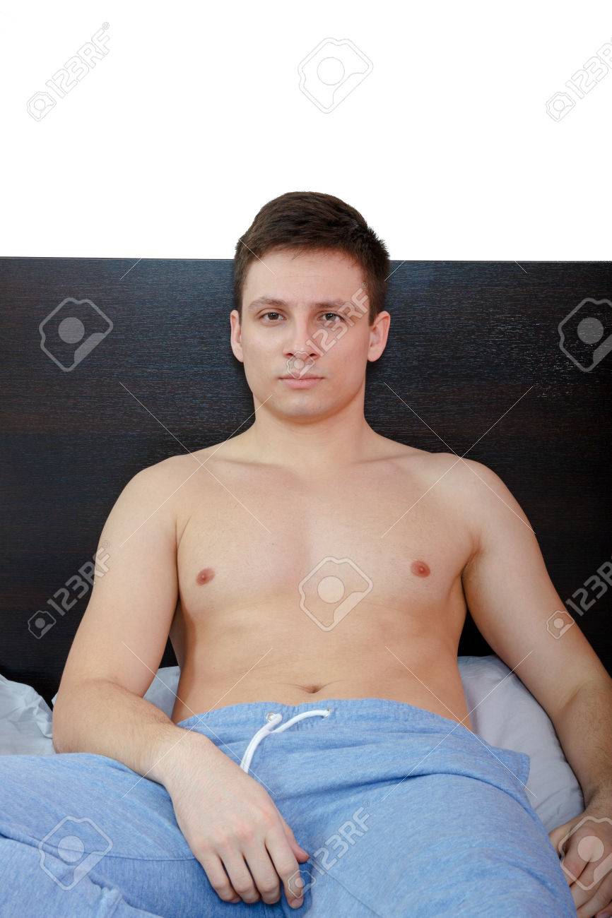 セックス 彼の力の親密な雰囲気といえますで男性的な男をした後誇りに思ってベッドに横たわっている裸の胴体を持つエロい人 の写真素材 画像素材 Image 3999 セックス 彼の力の親密な雰囲気といえますで男性的な男をした後誇りに思ってベッドに横たわっている裸の胴体を持つエロい人 の写真素材 画像素材 Image 3999
