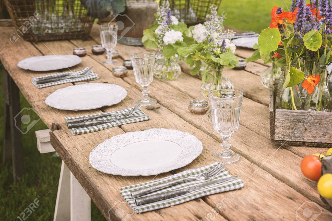 reception table setup