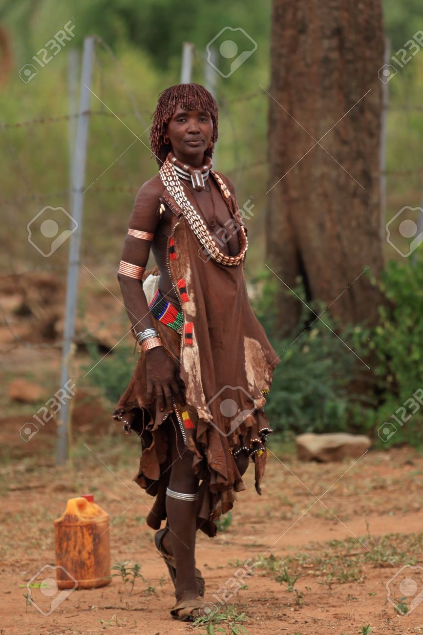 部族　女 アフリカの部族の女性またはハーマル族の写真素材・画像素材 Image 51774642