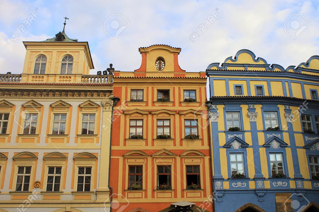 カラフルな建物の伝統的な建築様式 旧市街 プラハ チェコ共和国のファサード の写真素材 画像素材 Image 49137173
