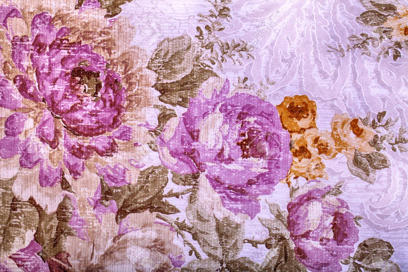 紫と黄色花柄ビクトリア朝のビンテージ壁紙 の写真素材 画像素材 Image 紫と黄色花柄ビクトリア朝のビンテージ壁紙 の写真素材 画像素材 Image