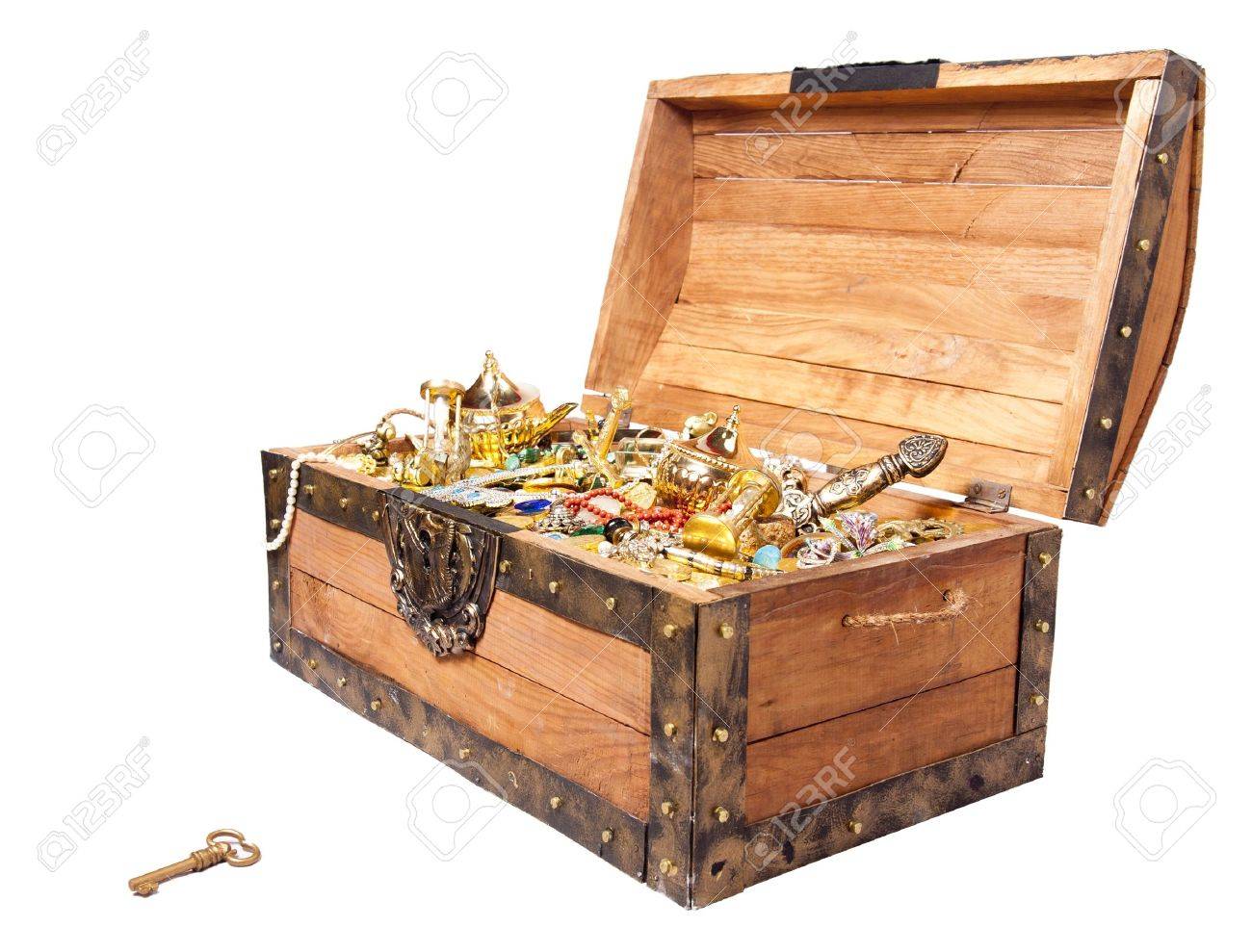 白で隔離される海賊宝箱 の写真素材 画像素材 Image