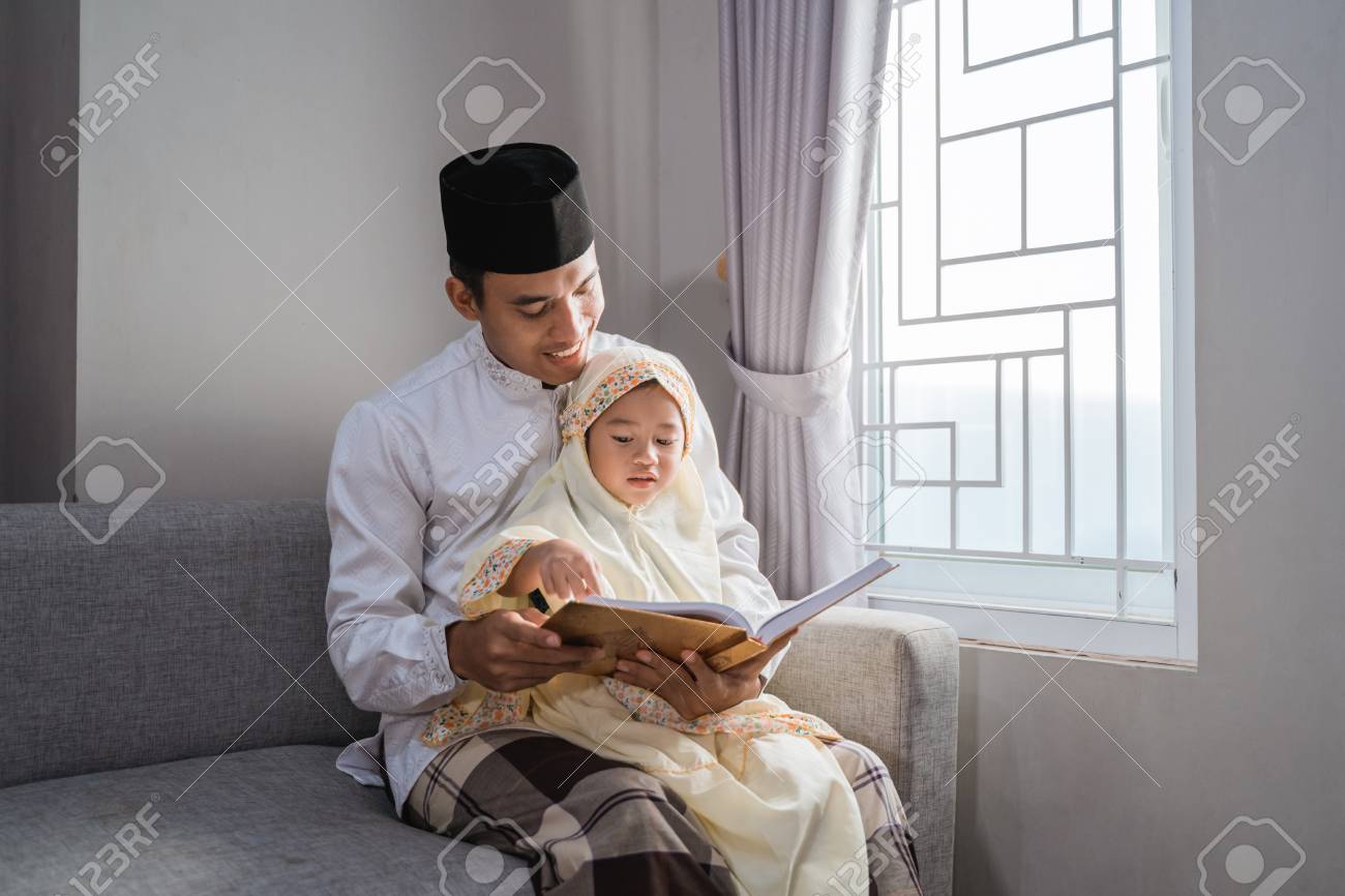 muslim father read quran with his daughter - 121558719 muslim father read quran with his daughter - 121558719