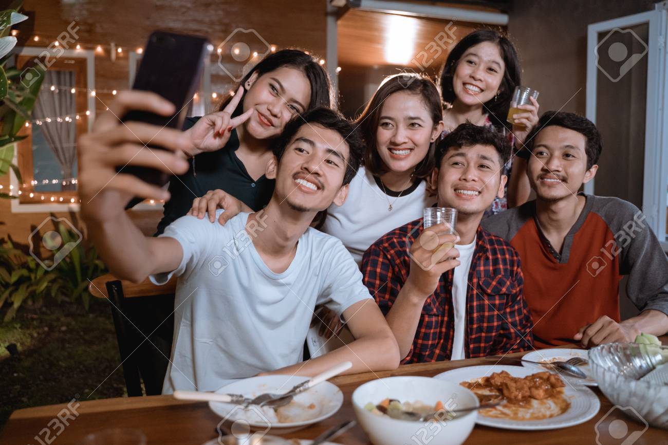 asian bestfriend group take selfie with smartphone while having garden party - 122811457 asian bestfriend group take selfie with smartphone while having garden party - 122811457