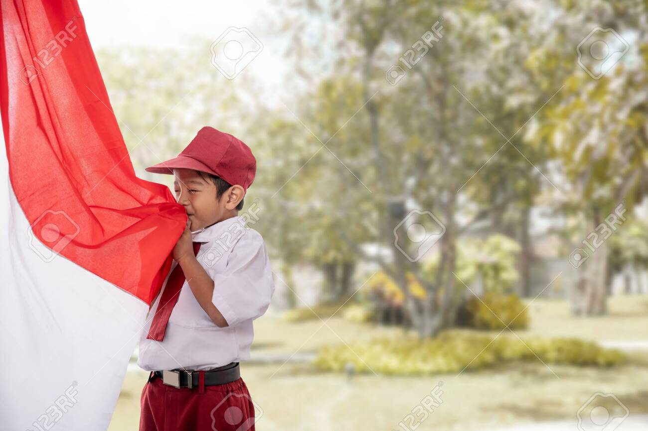student kiss indonesia flag - 127831951 student kiss indonesia flag - 127831951
