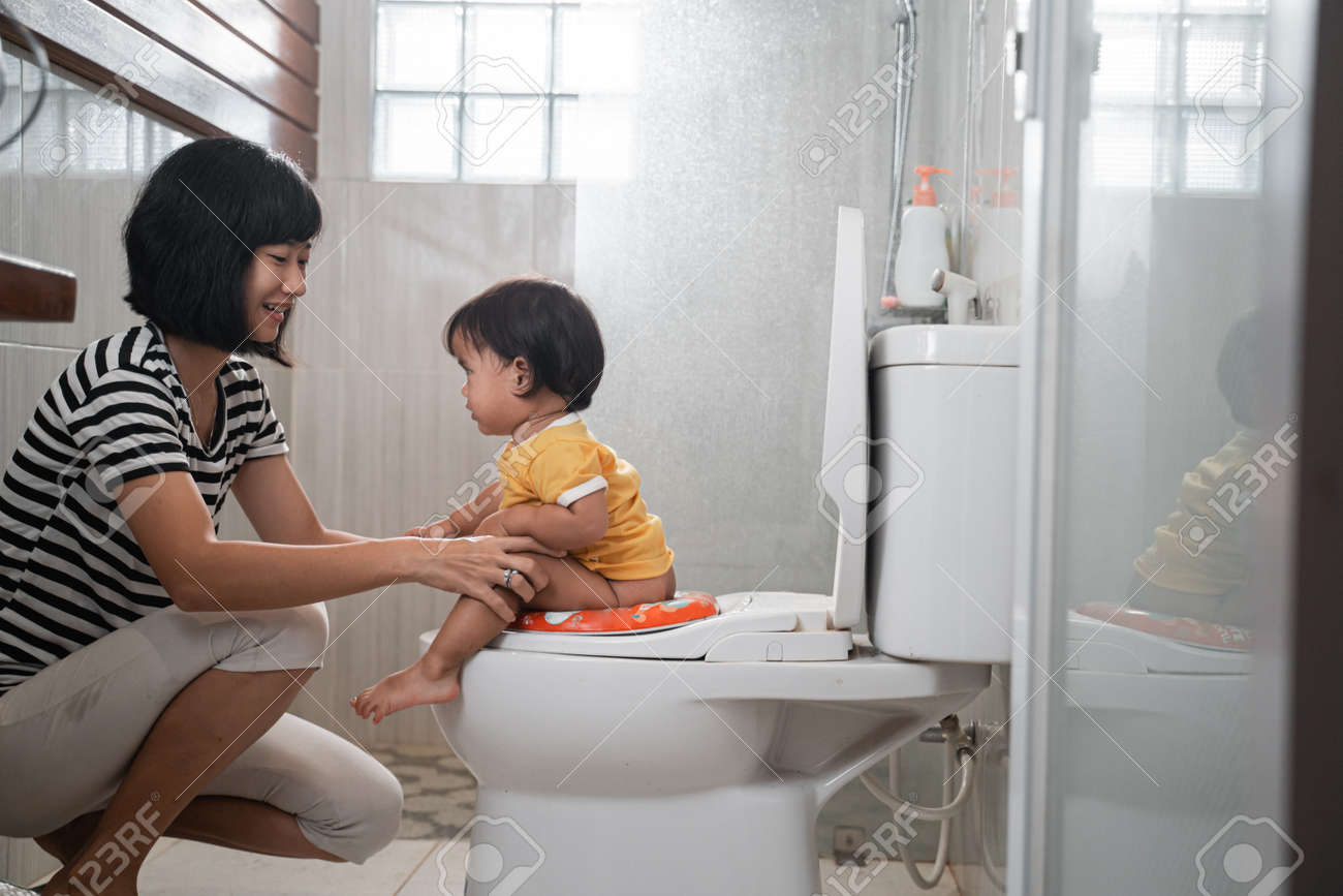 女の子すわりおしっこ 