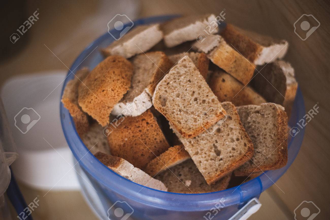 измельчитель для панировочных сухарей из хлеба. сухари с изюмом. замочить сухари. гренки на праздничный стол. гренки дьябло.