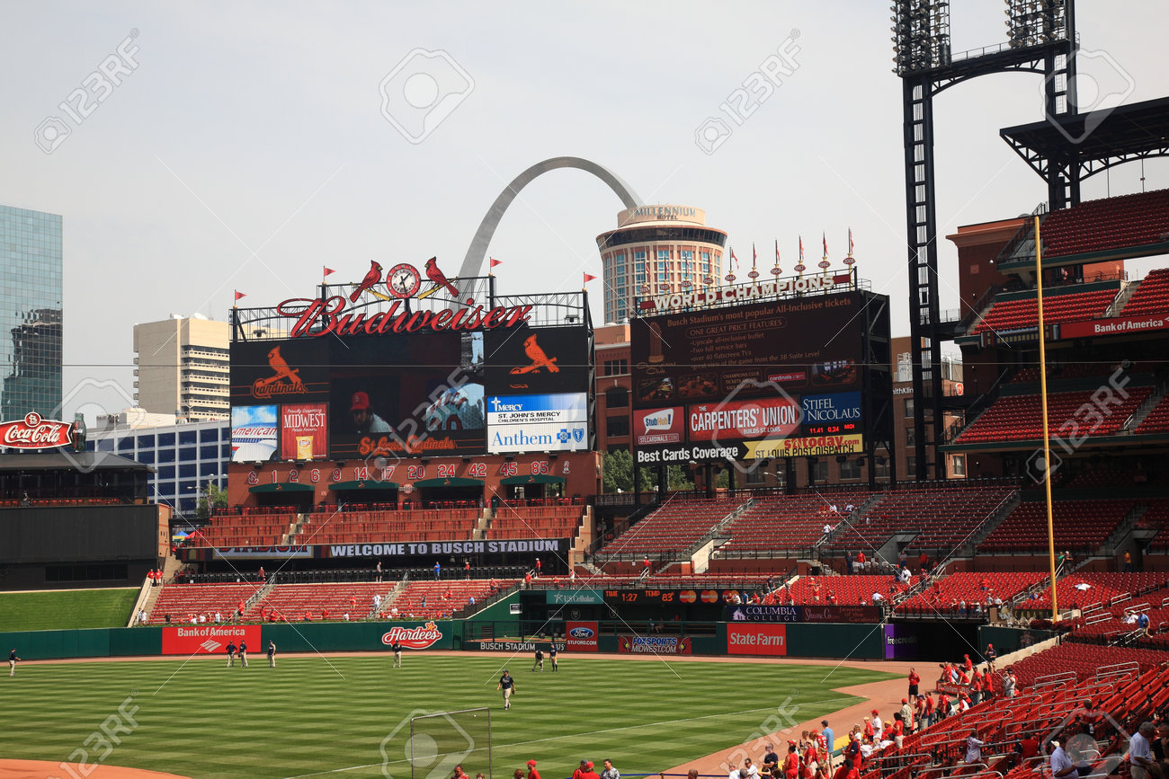 ブッシュ スタジアムでシーズン後半枢機卿のゲームの聖 Louis 10 年 9 月 18 日 ファン収集 の写真素材 画像素材 Image