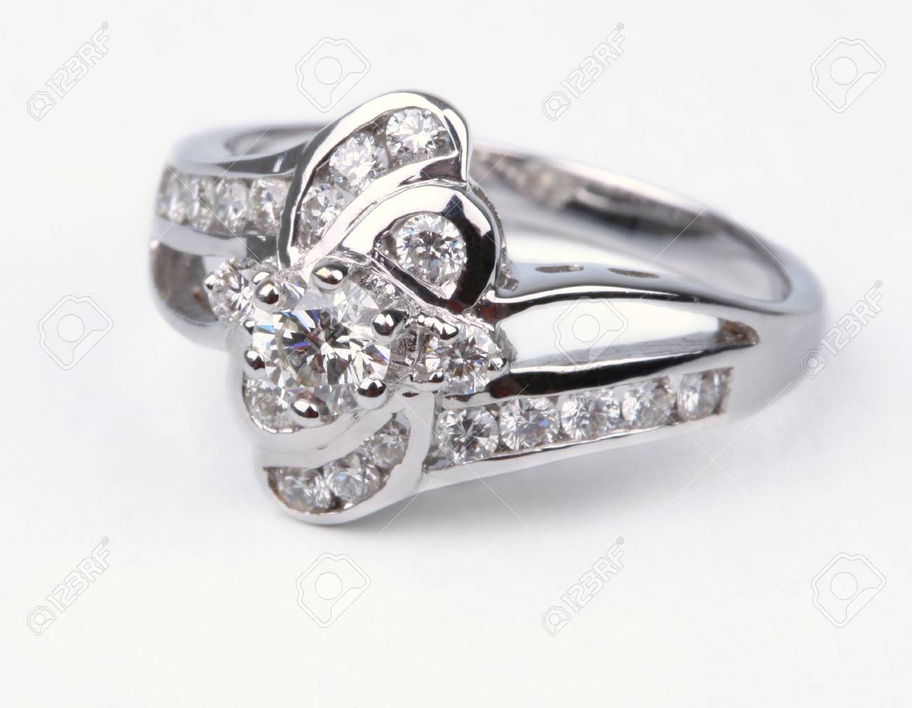 bague diamant contemporaine bague diamant contemporaine
