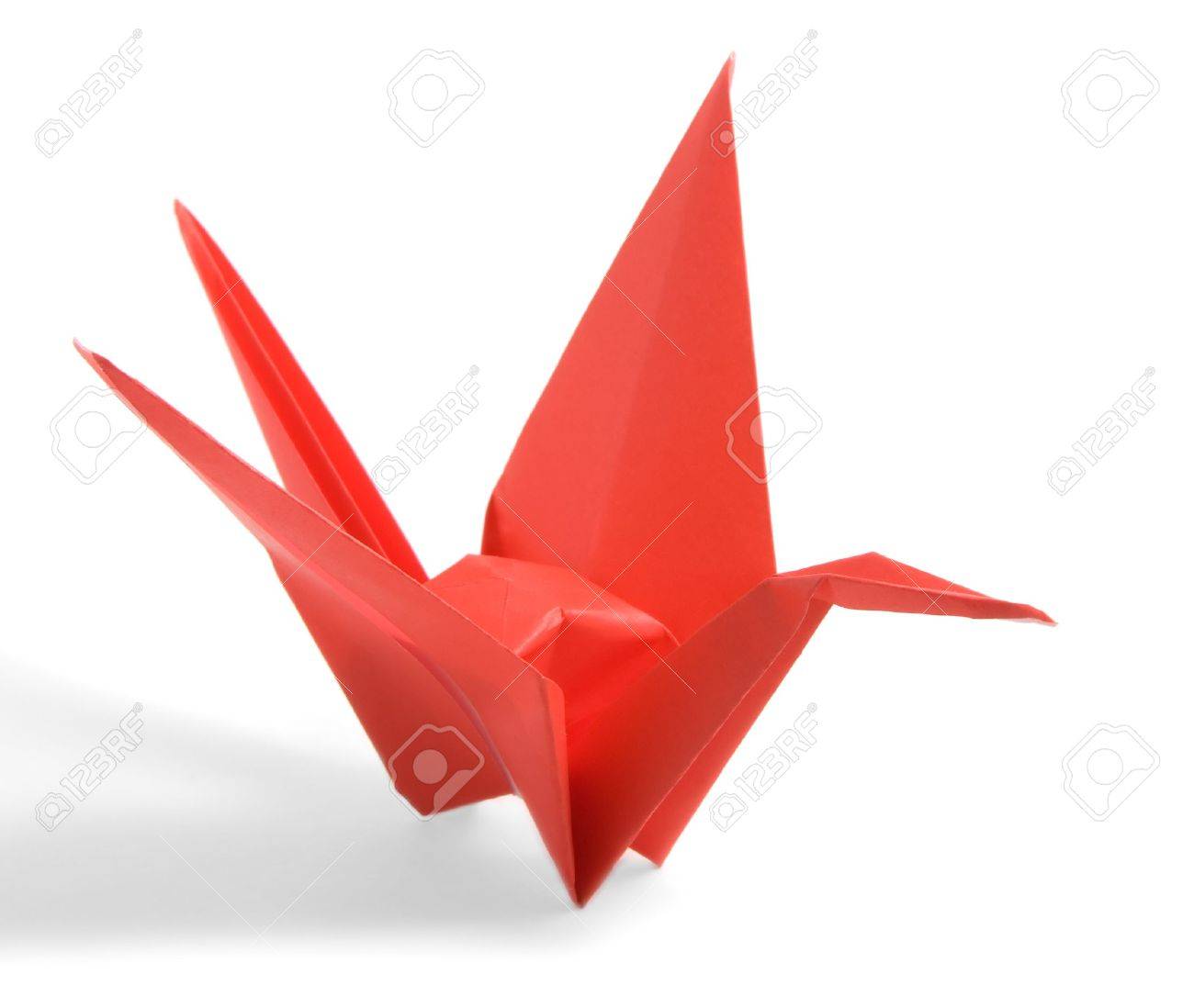白地に赤の折り紙の鶴 の写真素材 画像素材 Image 白地に赤の折り紙の鶴 の写真素材 画像素材 Image