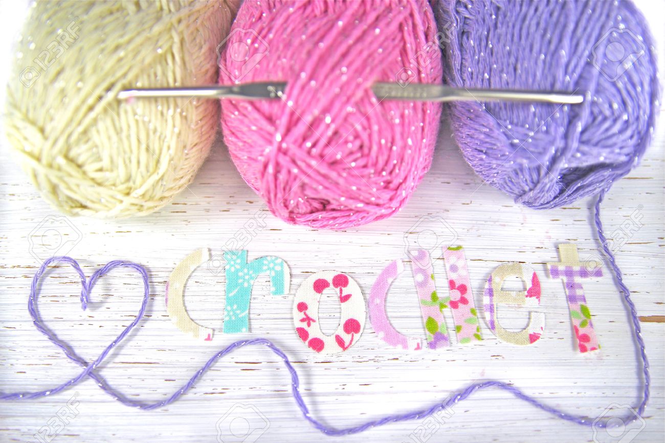 Crochet Background 3 Balls Of Pastel Colored Wool Yarn Yarn Makes A Heart Shape Next To The Word Crochet Made From Cut Out Fabric Letters Banco De Imagens Royalty Free Ilustracoes Imagens E