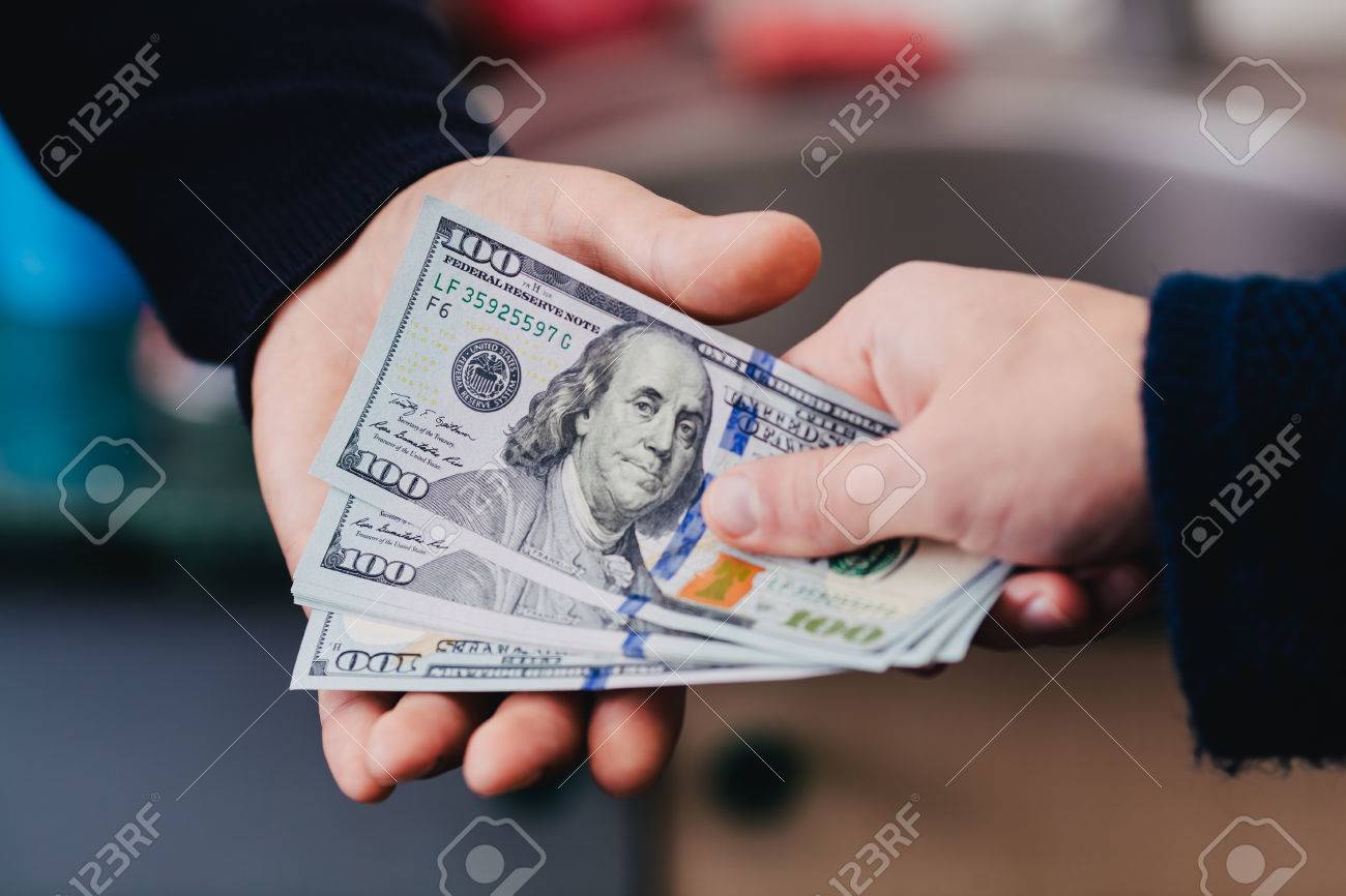 Give money from hand to hand - 33719954 Give money from hand to hand - 33719954