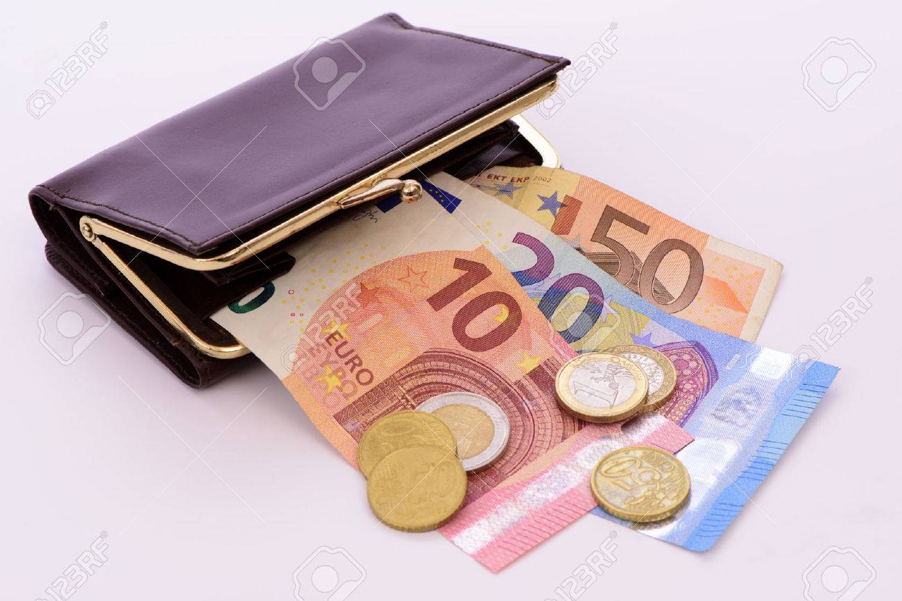 Euro cash currency in purse - 73543549 Euro cash currency in purse - 73543549