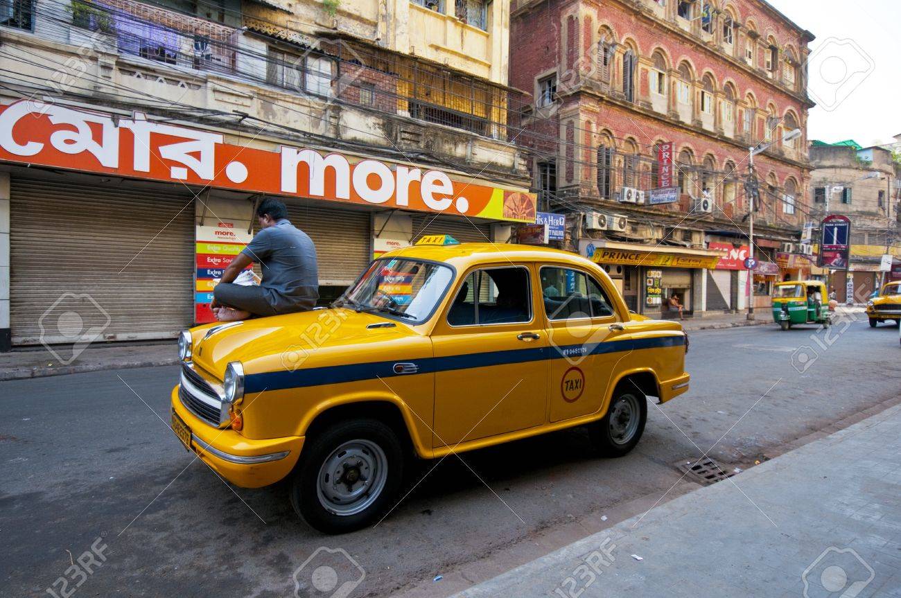 コルカタ インド 4 月 10年 古典的な大使 Cab のイギリス文明から輸入されたタクシー サービスのユニークなスタイル の写真素材 画像素材 Image