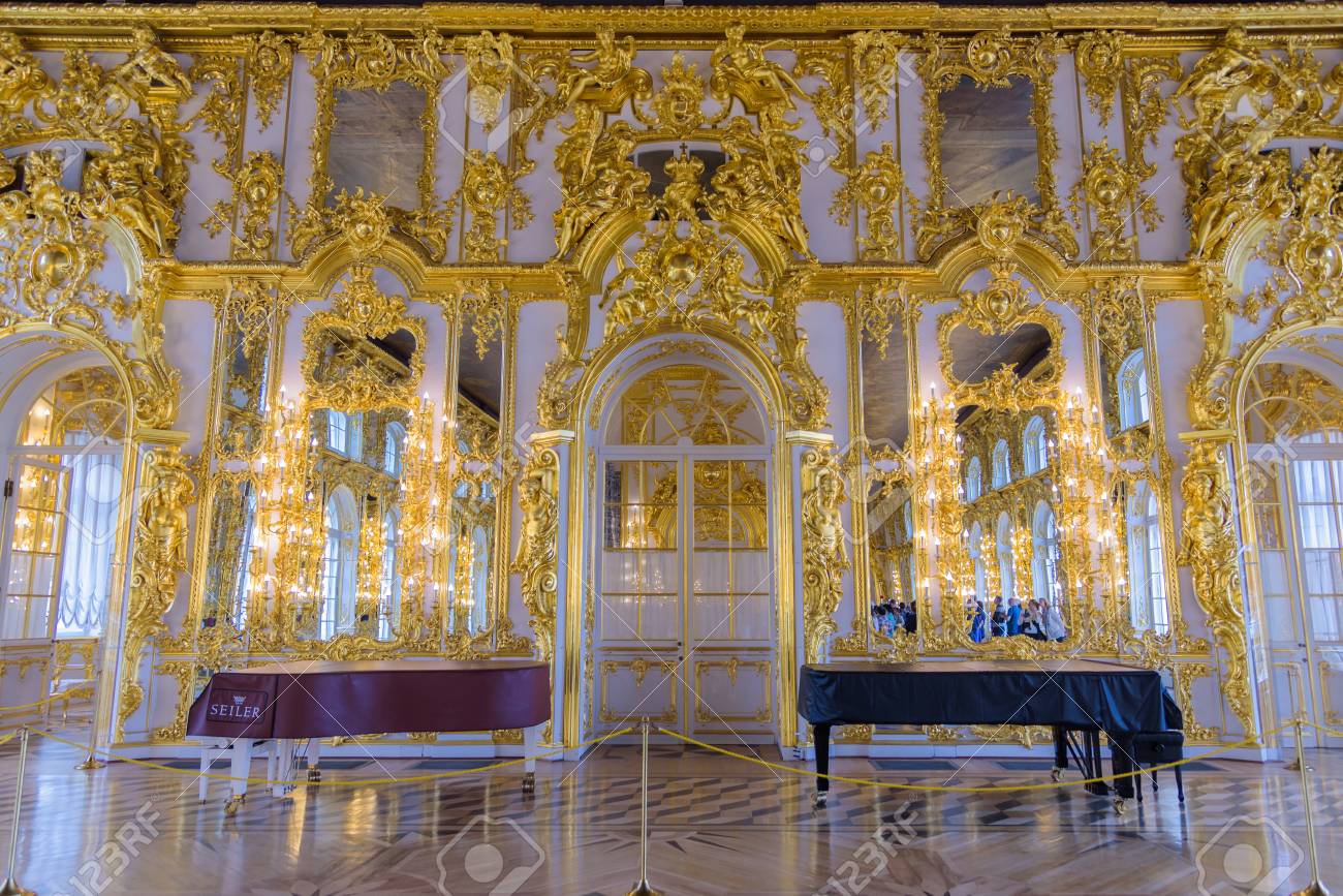 サンクトペテルブルク ロシア連邦 17 年 7 月 12 日 エカテリーナ宮殿内部 ツァールスコエ セロー サンクトペテルブルク ロシアのロココ様式の宮殿 の写真素材 画像素材 Image