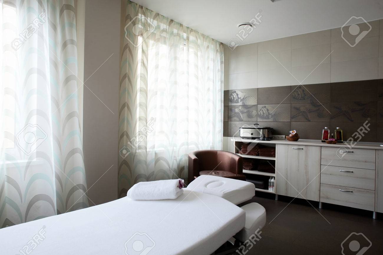Die Zimmer sind sehr klein, die Zimmer sind sehr sauber und sauber. Rich große Penis