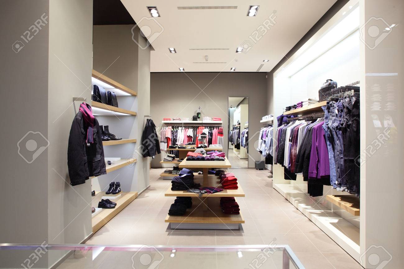 Interieur Du Tout Nouveau Magasin De Vetements De Mode Banque D Images Et Photos Libres De Droits Image